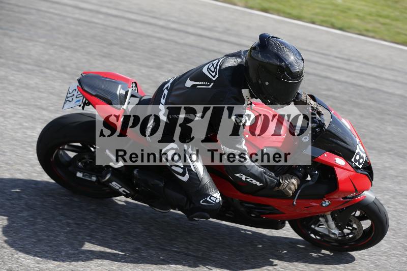 Archiv-2025/09 22.04.2025 Cornu Master School ADR/rot-rouge/80